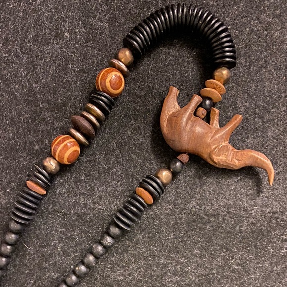 Two wooden pendant and beads statement necklaces with matching earrings - Picture 8 of 9